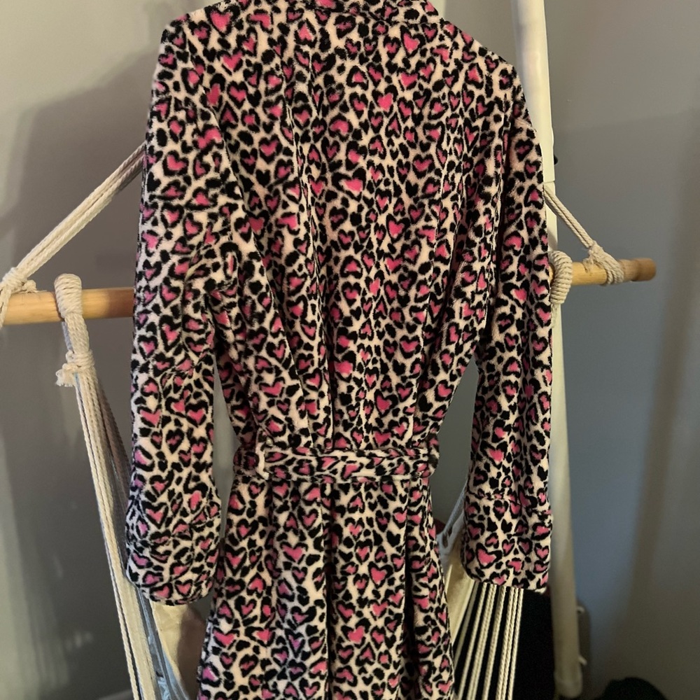 Victors Secret Leopard Heart Robe NWOT - Picture 3 of 3